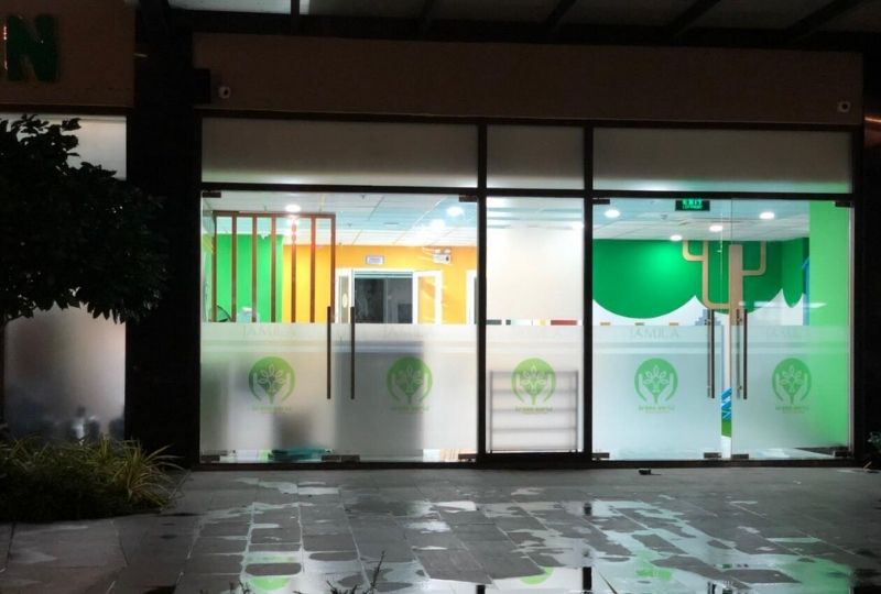 Thi công dán decal trang trí, decal dán kính tại TPHCM