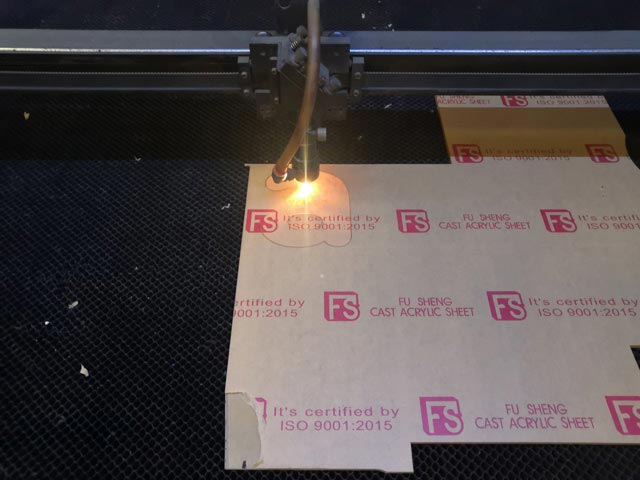 Địa chỉ xưởng gia công cắt laser mica uy tín tại TPHCM