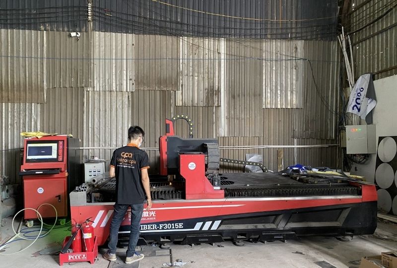 Cắt chữ CNC sắt bằng máy laser fiber - Đảm bảo độ chính xác cao