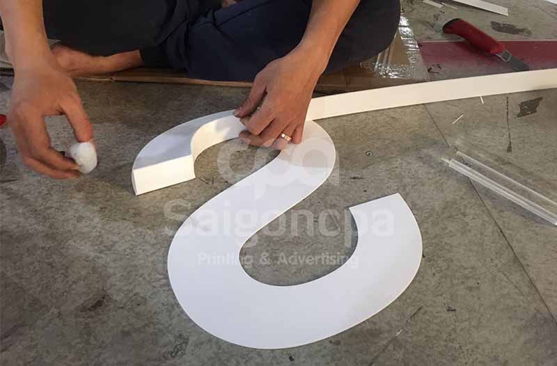 Nhận cắt chữ mica theo yêu cầu | Giao hàng tận nơi