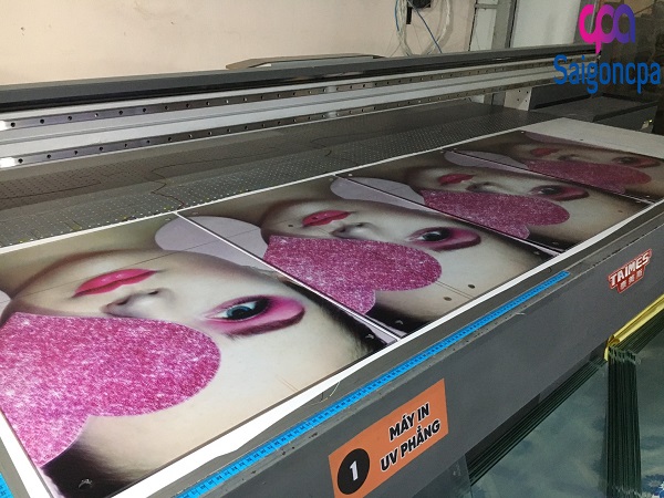 xưởng in UV trên kính 1