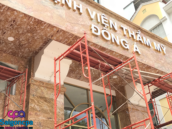 thi c&ocirc;ng bệnh viện thẩm mỹ Đ&ocirc;ng &Aacute;