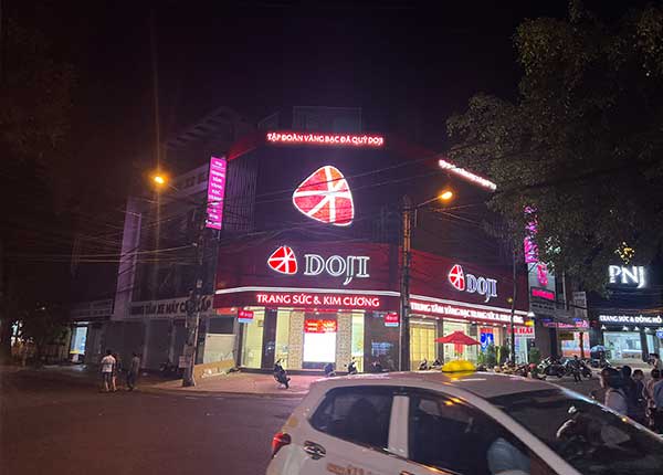 Đơn vị thầu thiết kế thi công bảng hiệu